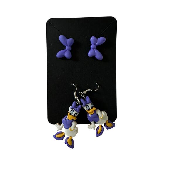 Disney Daisy Duck Dangle Earrings Bow PVC Theme Park Disneyland Cartoon Kawaii - Picture 1 of 5